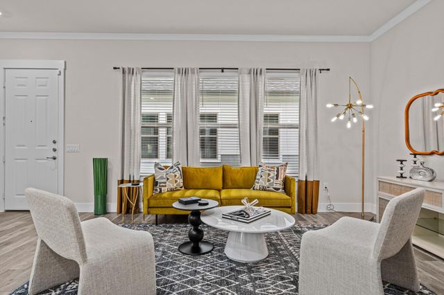 865 Limmer LOOP 435, Hutto, TX 78634