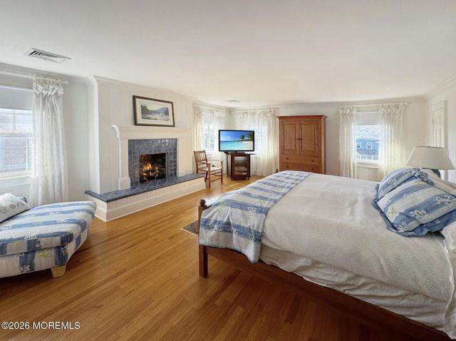 985 East Avenue, Mantoloking, NJ 08738