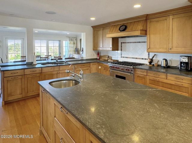 985 East Avenue, Mantoloking, NJ 08738