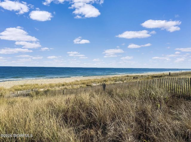 985 East Avenue, Mantoloking, NJ 08738