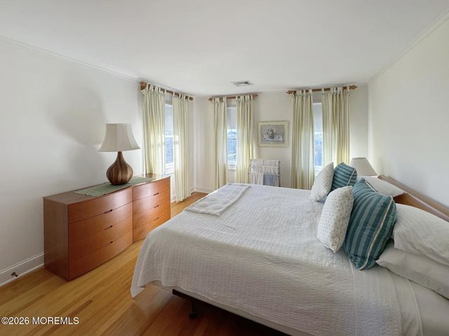 985 East Avenue, Mantoloking, NJ 08738