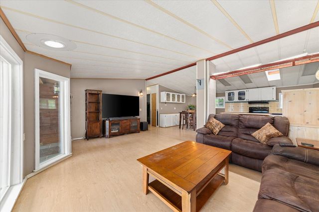 42408 N Sylvan Rd, Elk, WA 99009