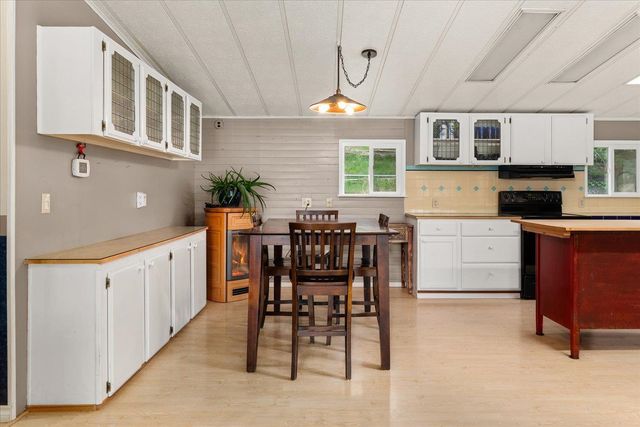 42408 N Sylvan Rd, Elk, WA 99009