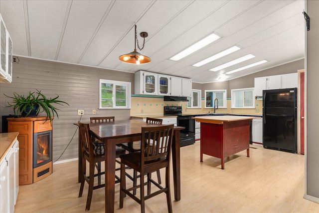 42408 N Sylvan Rd, Elk, WA 99009