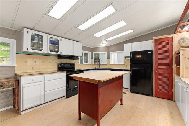 42408 N Sylvan Rd, Elk, WA 99009
