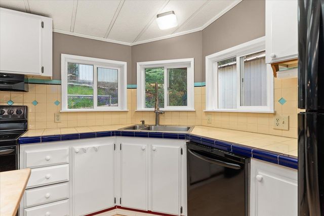 42408 N Sylvan Rd, Elk, WA 99009