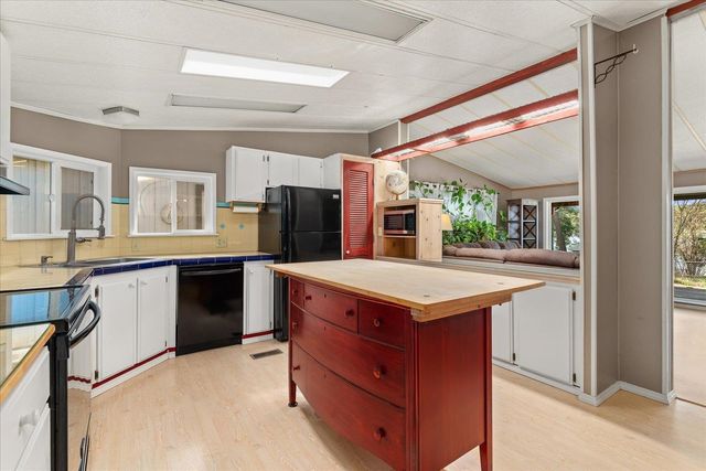 42408 N Sylvan Rd, Elk, WA 99009