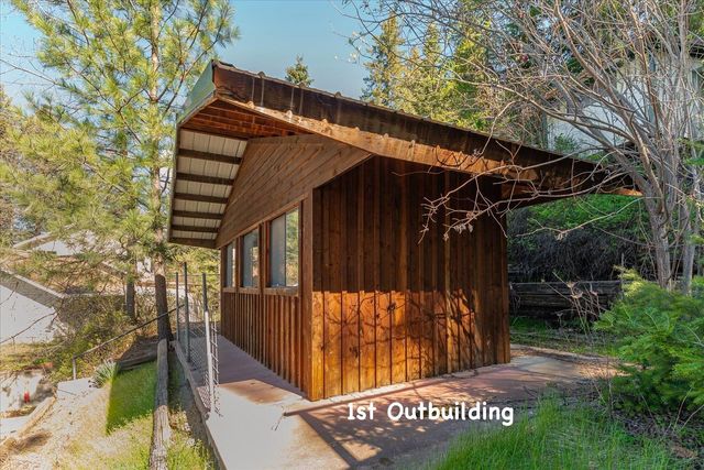 42408 N Sylvan Rd, Elk, WA 99009