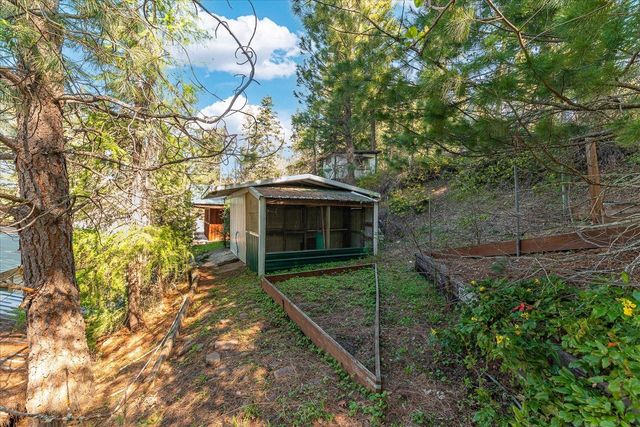 42408 N Sylvan Rd, Elk, WA 99009