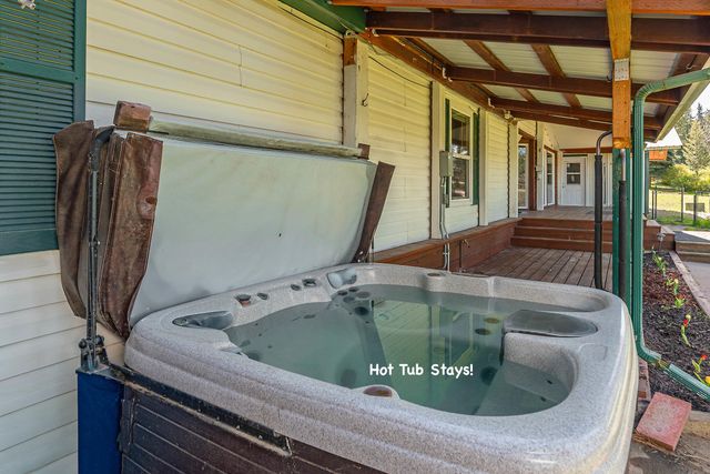 42408 N Sylvan Rd, Elk, WA 99009