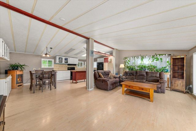 42408 N Sylvan Rd, Elk, WA 99009