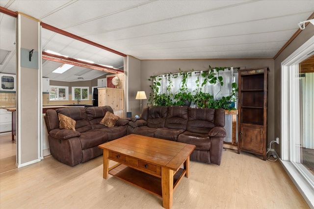 42408 N Sylvan Rd, Elk, WA 99009