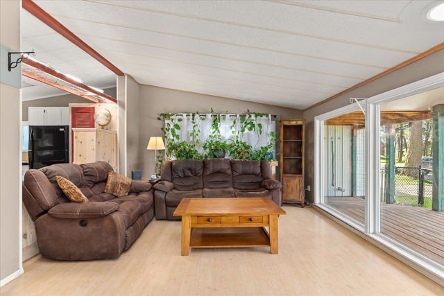 42408 N Sylvan Rd, Elk, WA 99009