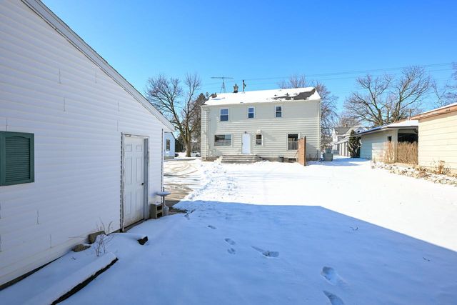1132 11th AVENUE, Grafton, WI 53024