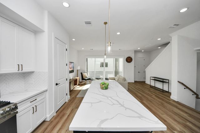 4804 Elysian Street B, Houston, TX 77009
