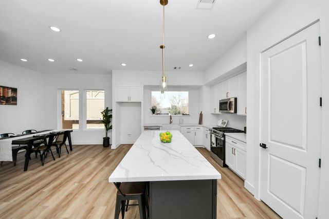 4804 Elysian Street B, Houston, TX 77009