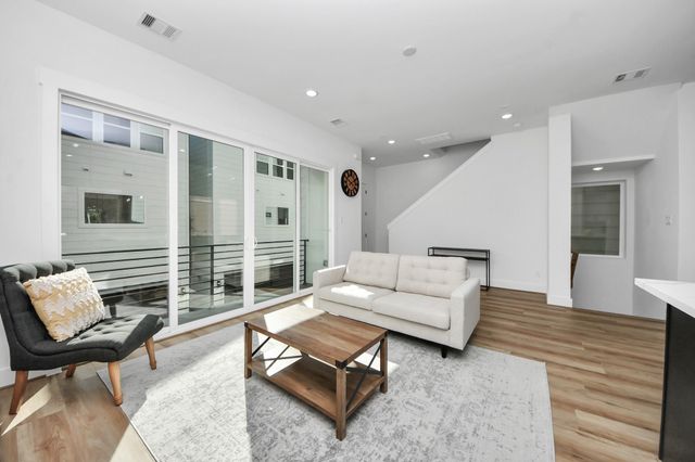 4804 Elysian Street B, Houston, TX 77009
