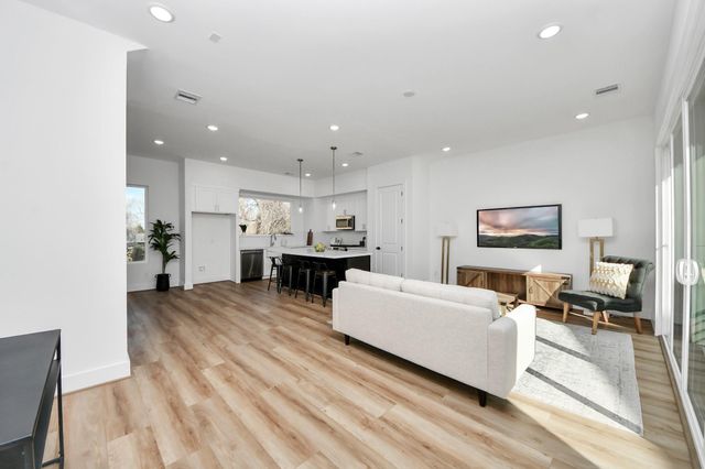 4804 Elysian Street B, Houston, TX 77009