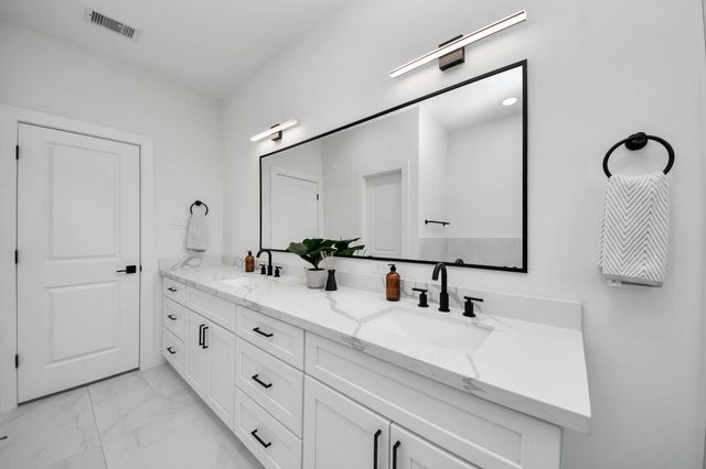 4804 Elysian Street B, Houston, TX 77009