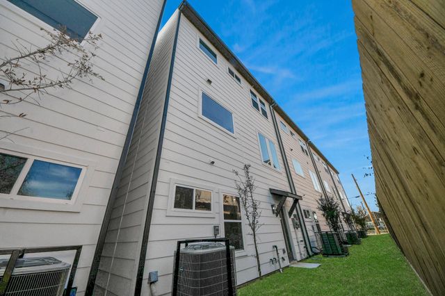 4804 Elysian Street B, Houston, TX 77009