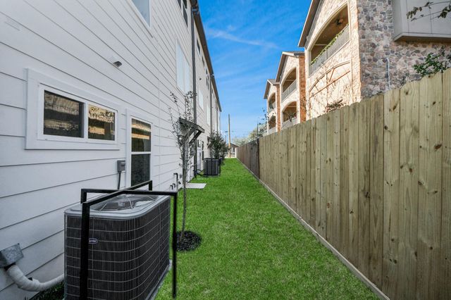 4804 Elysian Street B, Houston, TX 77009