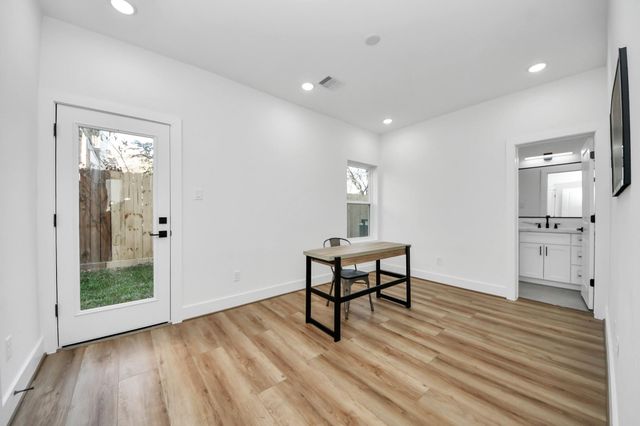 4804 Elysian Street B, Houston, TX 77009