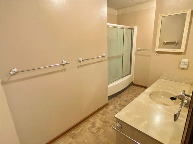 908 Fannin St, George West, TX 78022