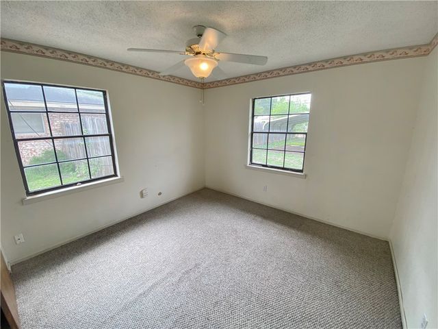 908 Fannin St, George West, TX 78022