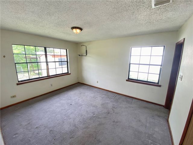 908 Fannin St, George West, TX 78022