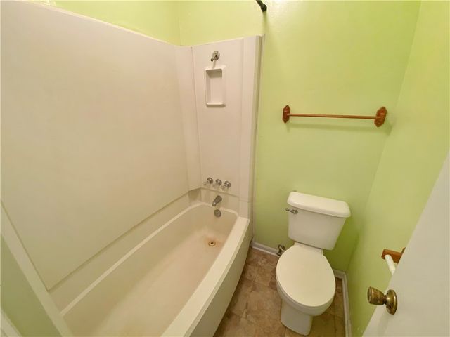 908 Fannin St, George West, TX 78022