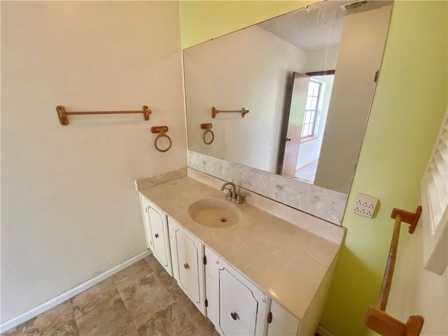 908 Fannin St, George West, TX 78022