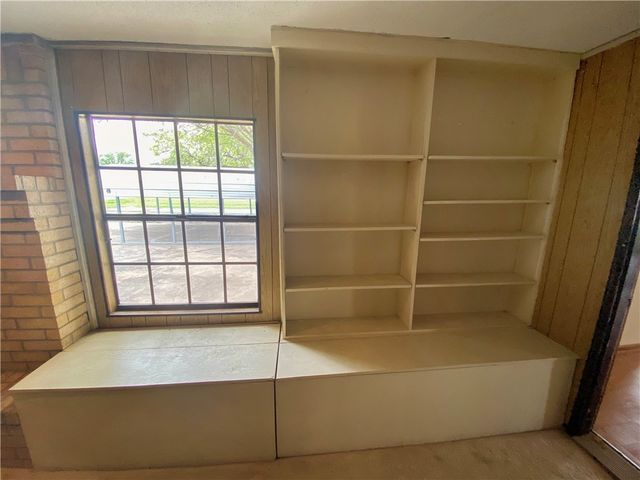 908 Fannin St, George West, TX 78022
