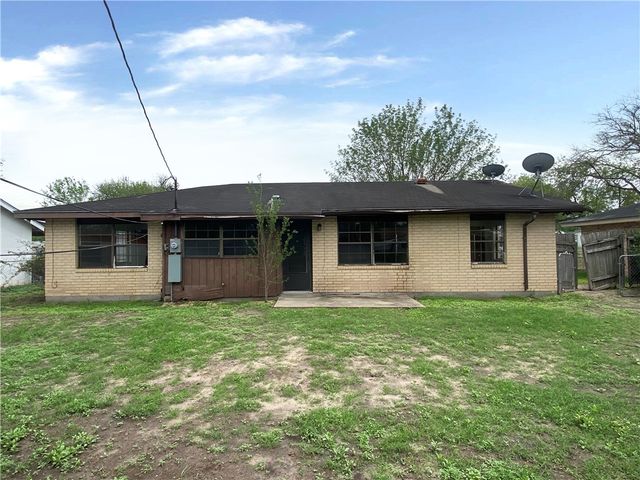 908 Fannin St, George West, TX 78022