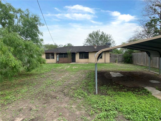 908 Fannin St, George West, TX 78022