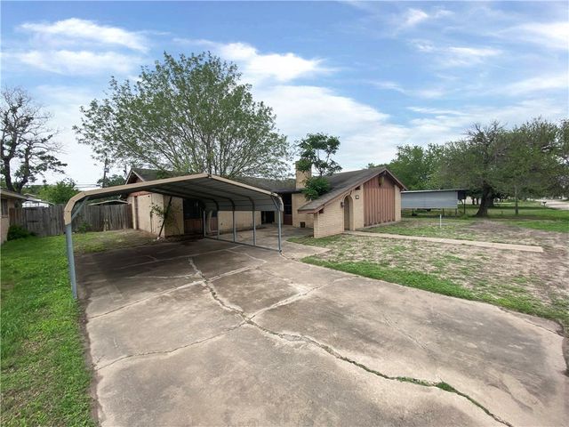 908 Fannin St, George West, TX 78022