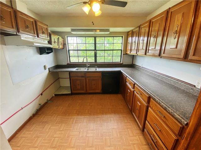 908 Fannin St, George West, TX 78022