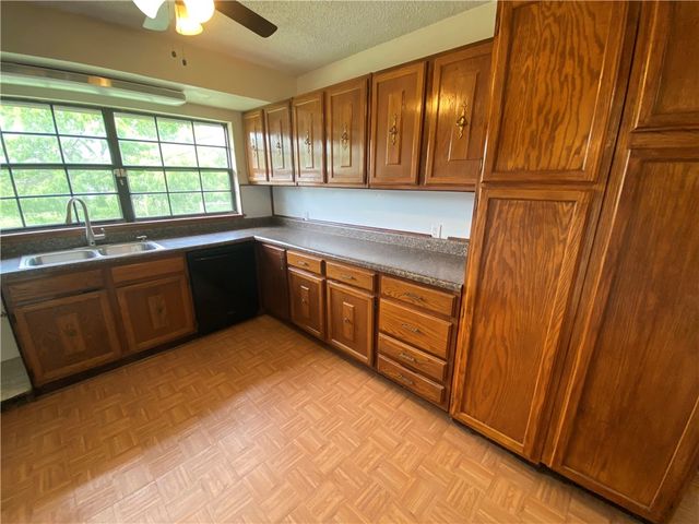 908 Fannin St, George West, TX 78022