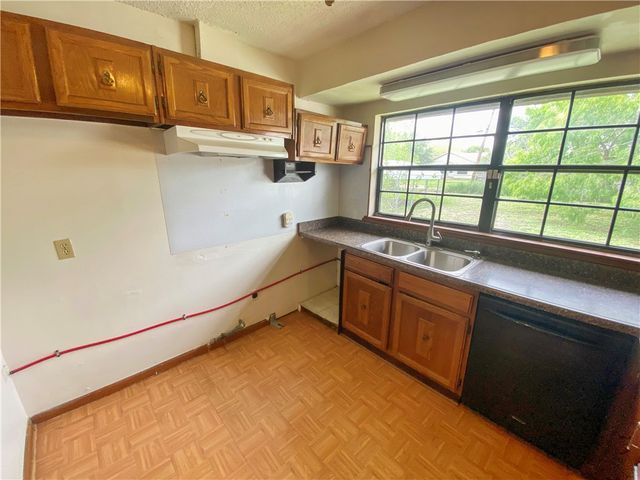 908 Fannin St, George West, TX 78022