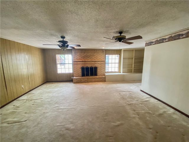 908 Fannin St, George West, TX 78022