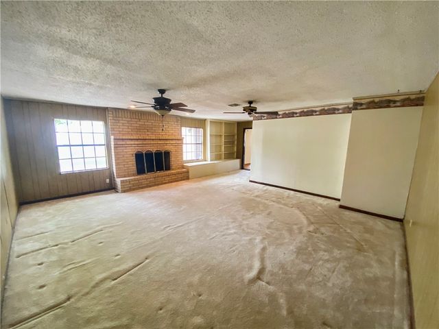908 Fannin St, George West, TX 78022