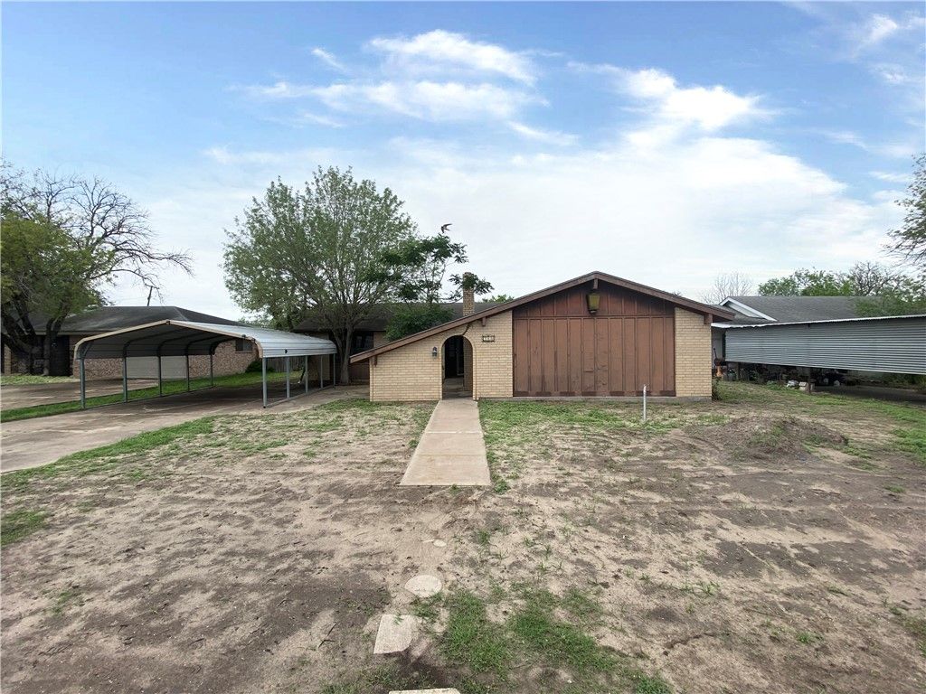 908 Fannin St, George West, TX 78022
