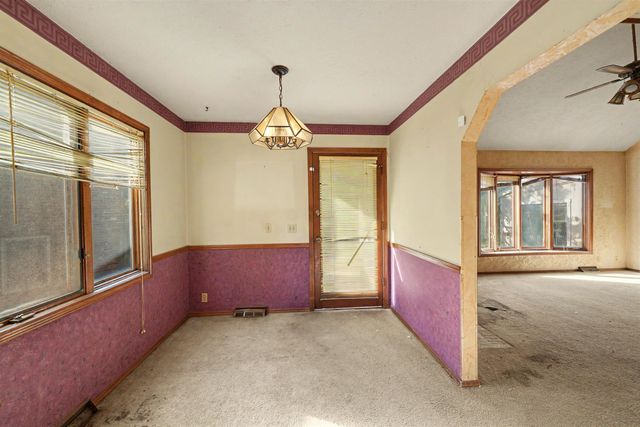 2132 Country Hills Rd, Salina, KS 67401