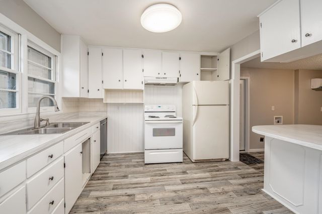 461 S Westview Dr, Derby, KS 67037