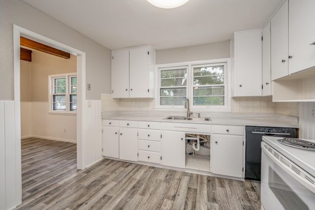461 S Westview Dr, Derby, KS 67037