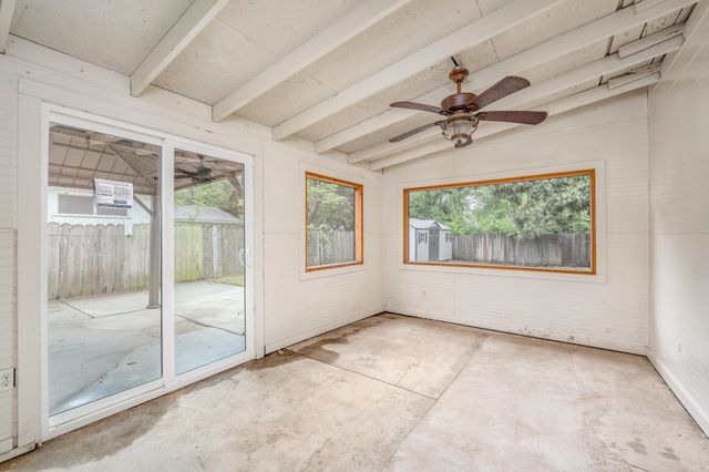 461 S Westview Dr, Derby, KS 67037