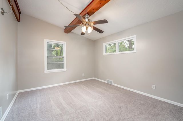 461 S Westview Dr, Derby, KS 67037