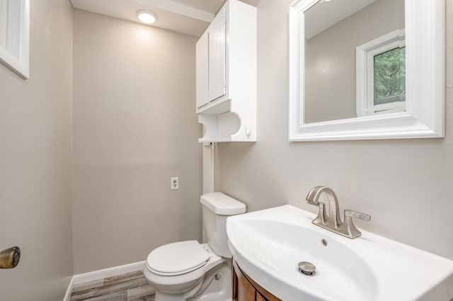 461 S Westview Dr, Derby, KS 67037