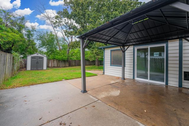 461 S Westview Dr, Derby, KS 67037