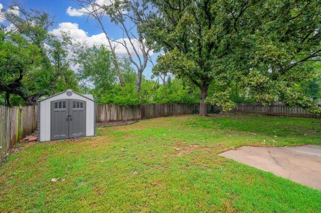 461 S Westview Dr, Derby, KS 67037