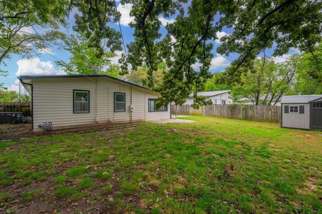 461 S Westview Dr, Derby, KS 67037